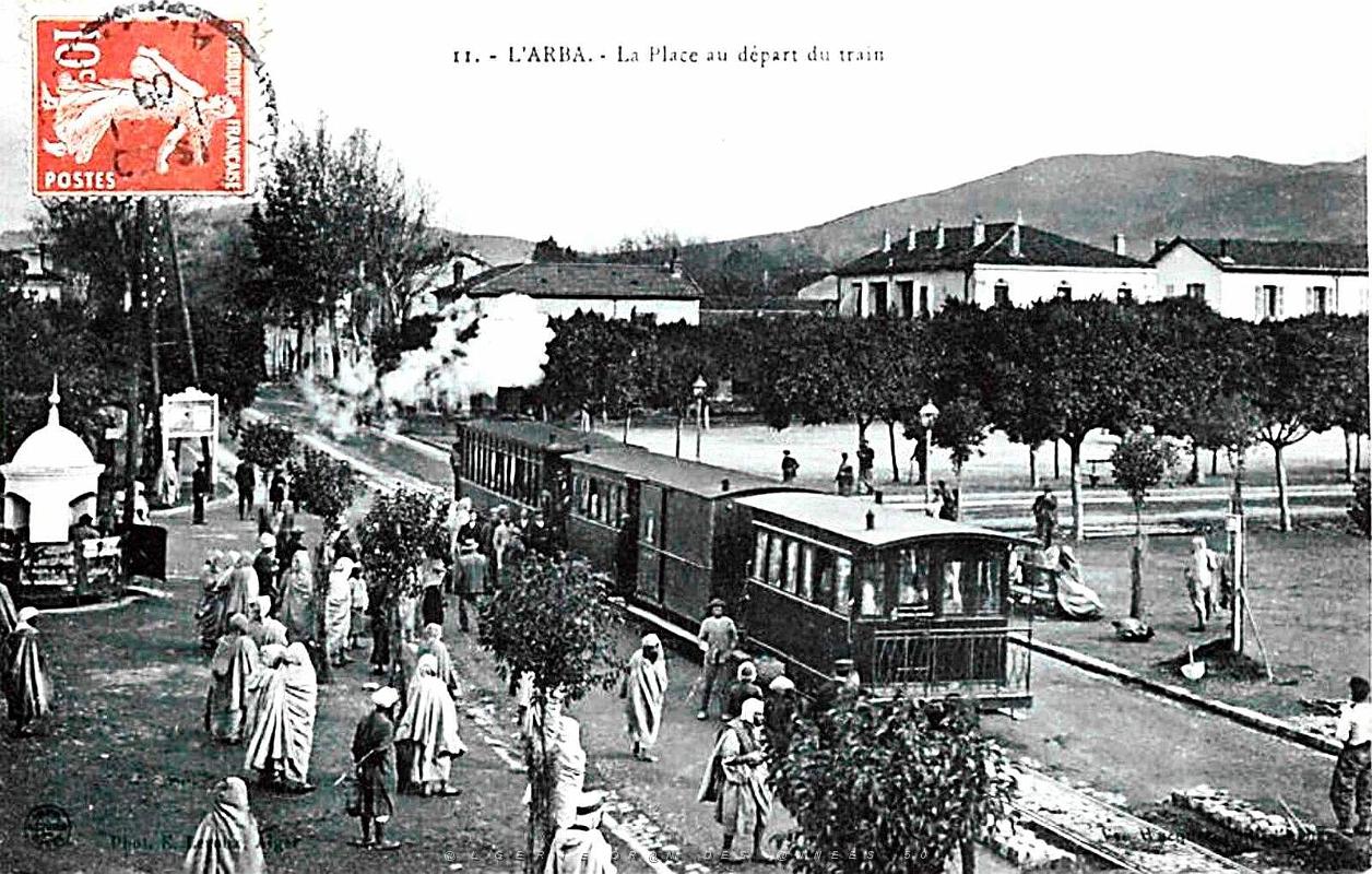 L'Arba - La Place au depart du train en 1909.jpg